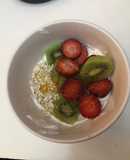 Yogurt bowl φράουλα-ακτινίδιο