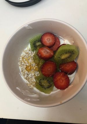 Φωτογραφία της συνταγής Yogurt bowl φράουλα-ακτινίδιο