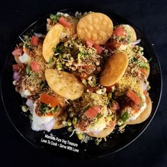 A picture of Moong Sprouts Dahi Papdi chaat.