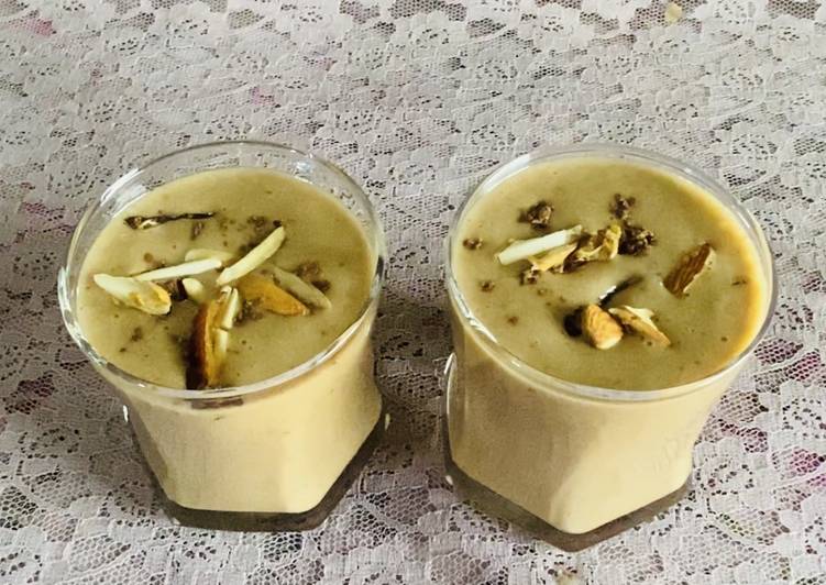 Steps to Make Perfect Banana chocolate smoothie