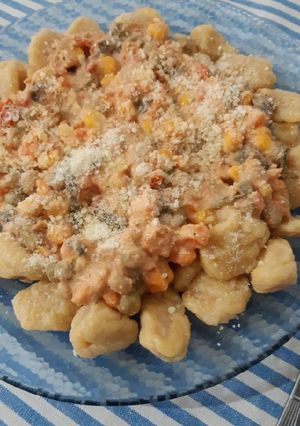 Una foto de Ñoquis de calabaza con salsa natural de vegetales