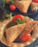 سمبوسه بخبز التوست بالجبنه المطبوخه