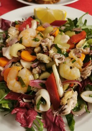 O poză a rețetei Salată de fructe de mare.