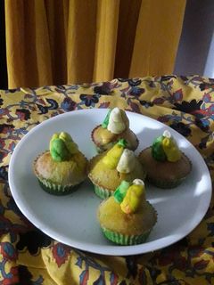 ট্রাই কালার কাপ কেক(Tri colour cup cake recipe in bengali) রেসিপির প্রধান ছবি