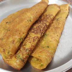 A picture of Cucumber Chila / spicy pancakes.