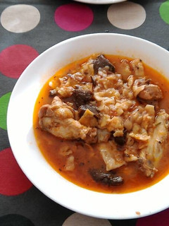 Una foto de Gazpacho de pollo y Conejo con rebollones