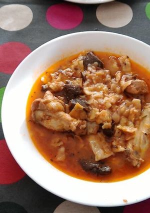 Una foto de Gazpacho de pollo y Conejo con rebollones