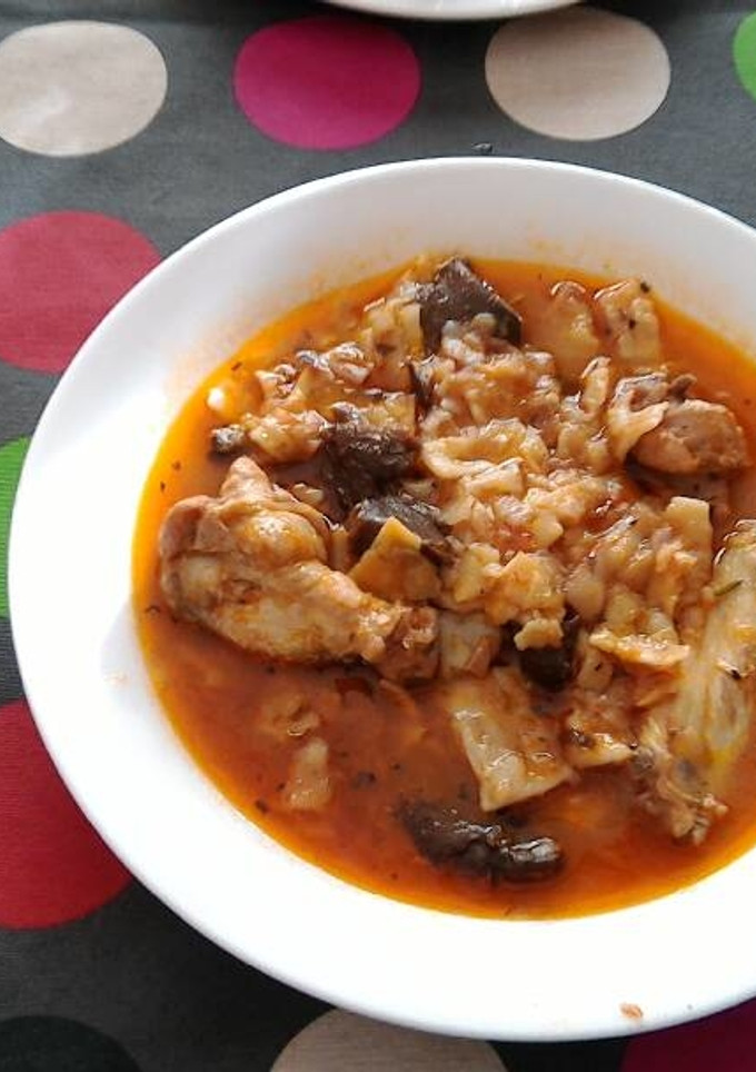 Una foto de Gazpacho de pollo y Conejo con rebollones