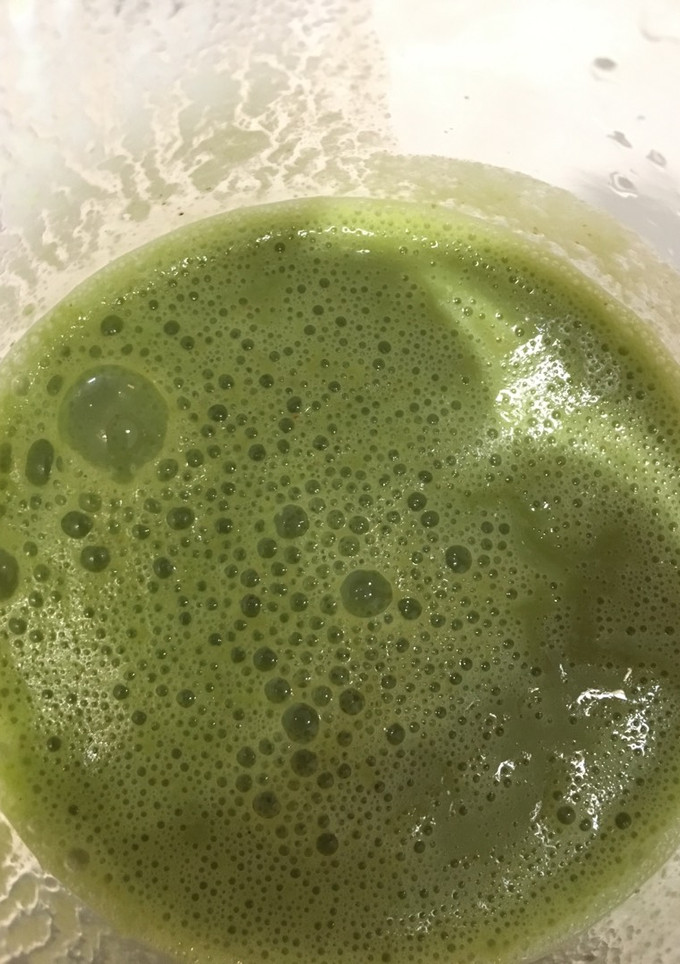 Una foto de Batido de guayaba-espinacas-almendras (smoothie)