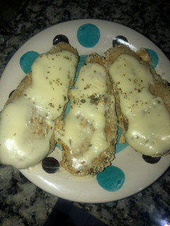 Una foto de Milanesa de berenjena con queso😋