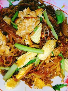 รูปของ เส้นเล็กผัดไข่