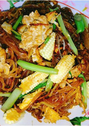 รูปของ เส้นเล็กผัดไข่