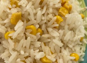 Una foto de Arroz blanco con choclito