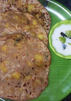 आलूचे पराठे (alooche parathe recipe in marathi) रेसिपी चे मुख्य फोटो 