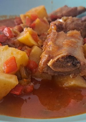 Una foto de Costillas con patatas