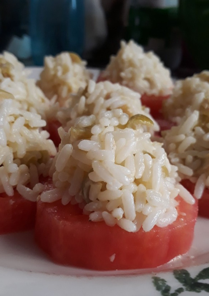 Una foto de 🍅Tomates rellenos: económicos y prácticos ¡Listos en 5 minutos!