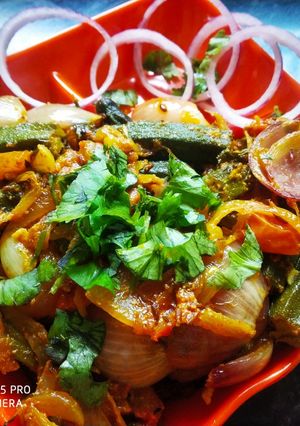 भिंडी दो प्याजा (Bhindi do pyaza recipe in Hindi) रेसिपी मुख्य फोटो