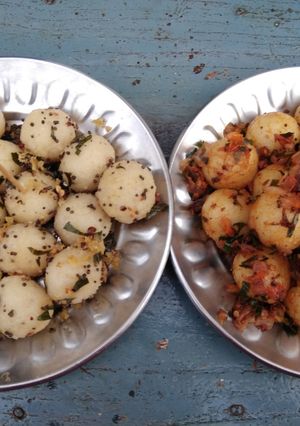A picture of Steamed rava sooji balls.