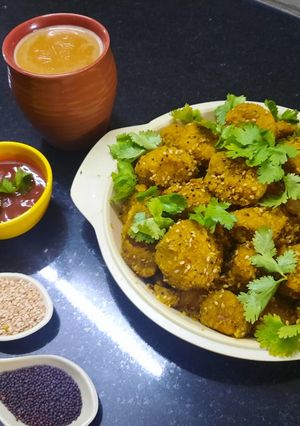 જુવાર ના મુઠીયા(Jowar Muthiya Recipe in Gujarati) રેસીપી મુખ્ય ફોટો