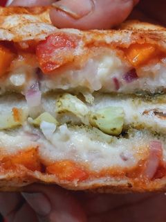 तिरंगा सैंडविच (tiranga sandwich recipe in Hindi) रेसिपी मुख्य फोटो