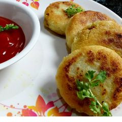 A picture of Stuffed Hung Curd Rice Cutlets.