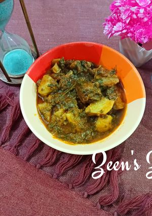 A picture of Paalak Aloo Gosht.
