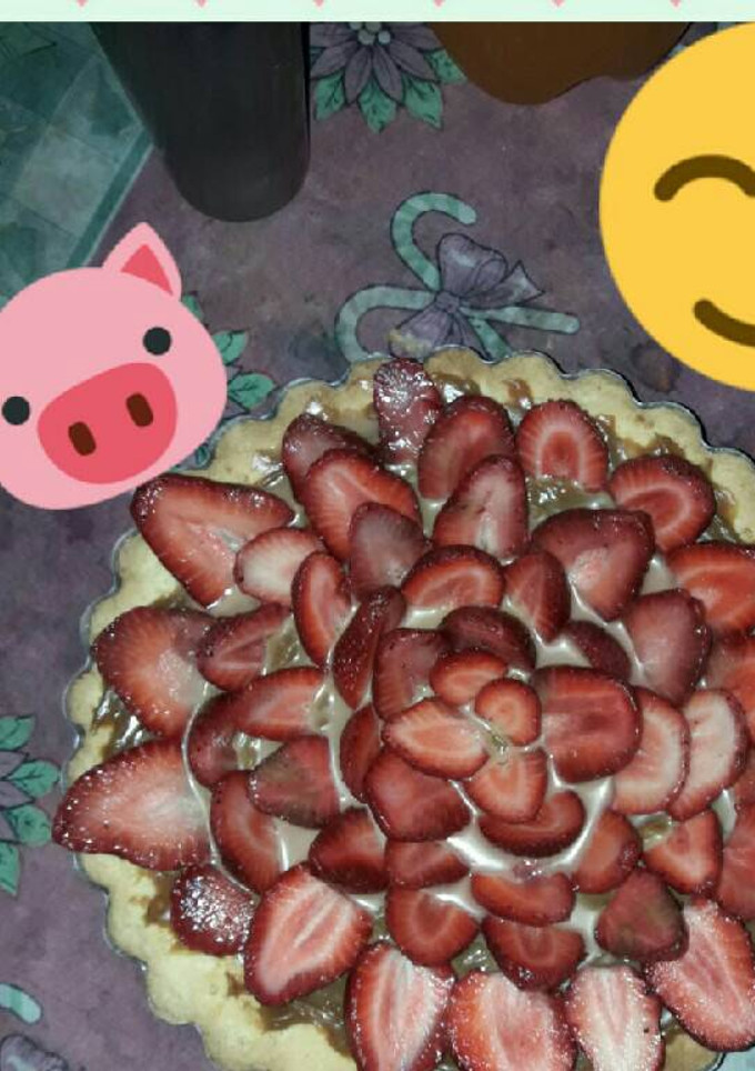 Una foto de Tarta de frutillas con dulce de leche 🍓