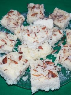 कलाकन्द बर्फी (kalakand barfi recipe in Hindi) रेसिपी मुख्य फोटो