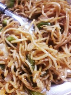 चाऊमिन (chowmein recipe in Hindi) रेसिपी मुख्य फोटो
