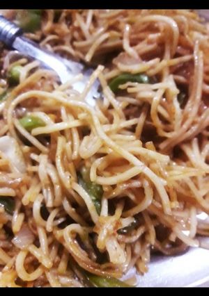 चाऊमिन (chowmein recipe in Hindi) रेसिपी मुख्य फोटो