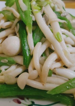 Hình của món Món chay: Nấm xào đậu cô ve.