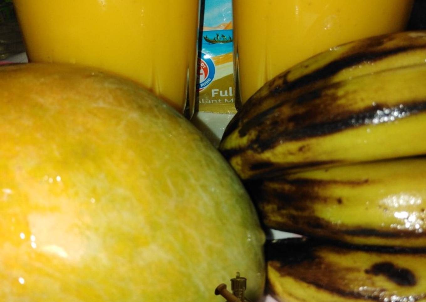 Mango and banana smoothie