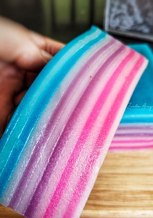 Gambar Kuih lapis rainbow