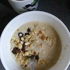รูปของ Breakfast oatmeal with granola