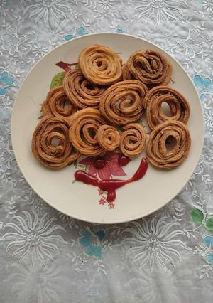 ચોખાના લોટ ની ચકરી (Rice Flour Chakri Recipe In Gujarati) રેસીપી મુખ્ય ફોટો