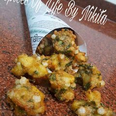 A picture of Sabudana aloo pakode.
