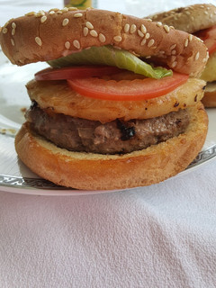 Una foto de Hamburguesas con piña