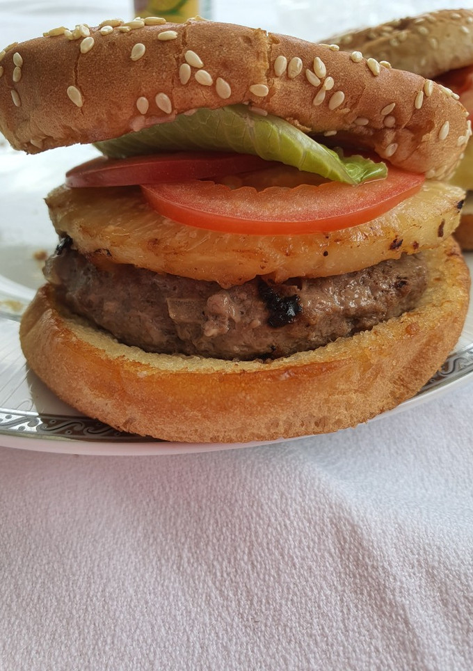 Una foto de Hamburguesas con piña