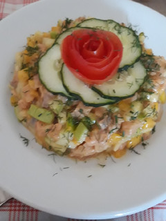 Una foto de Tartar de salmón, manzana verde y mango