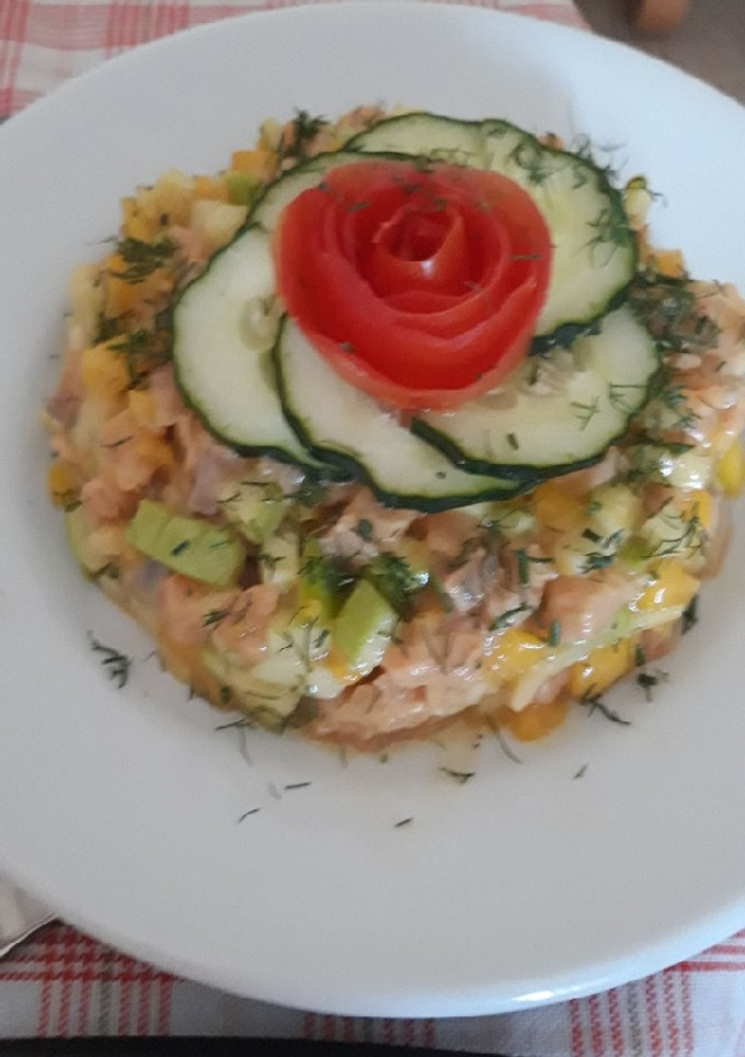 Una foto de Tartar de salmón, manzana verde y mango