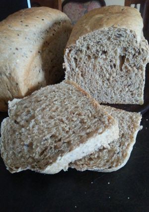 Una foto de Pan integral con semillas y nueces