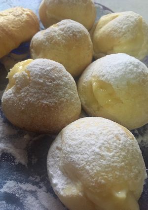 Una foto de Profiteroles rellenos de Crema Pastelera