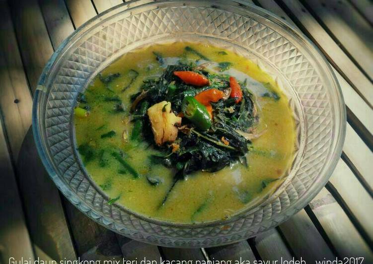 Gulai daun singkong (sayur lodeh) mix teri dan kacang panjang