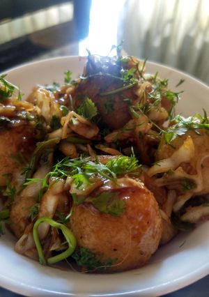 A picture of Manchurian flavoured steamed rava balls.