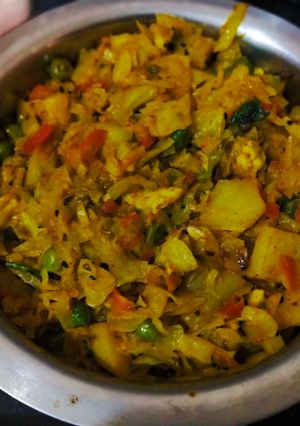 A picture of Peanut cabbage vegetable.