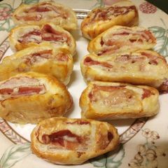 A picture of Speck and brie pastry bites.