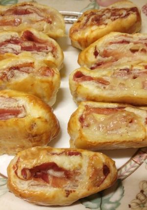 A picture of Speck and brie pastry bites.