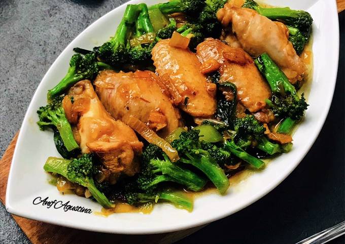 Resep Sayap ayam cah brokoli yang Sempurna