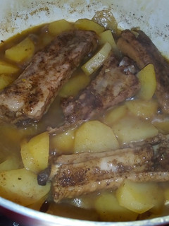 Una foto de Costilla en salsa de pimentón y vino blanco