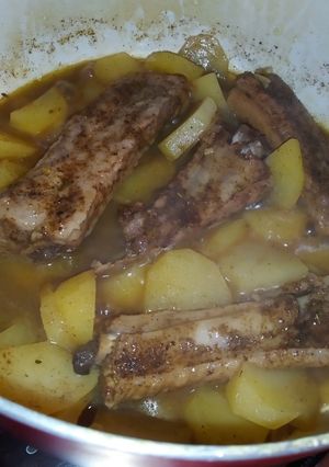 Una foto de Costilla en salsa de pimentón y vino blanco